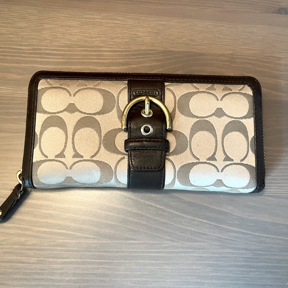 Coach signature long zip around wallet - Picture 4 of 6